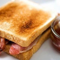 curando ressaca com bacon