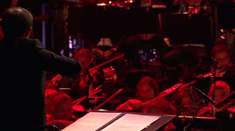 Não é todo dia que eu tenho o prazer de me deparar com a trilha sonora de umas das minhas séries favoritas sendo tocada por uma orquestra. Mas foi isso mesmo que a Orquestra Sinfônica da Dinamarca fez com Twin Peaks e por isso que eu precisei publicar isso por aqui.