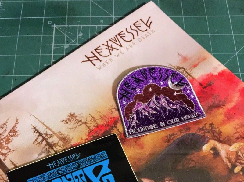 No seu terceiro album, When We Are Death, o Hexvessel não parece muito com a banda que já foi um dia. Como se esse disco marcasse uma fase completamente diferente da banda. Deixando de lado toda sonoridade ritualística de antes e adotando um estilo que eu gosto de descrever como folk finlandês dos lagos dos anos sessenta. Ou algo assim.