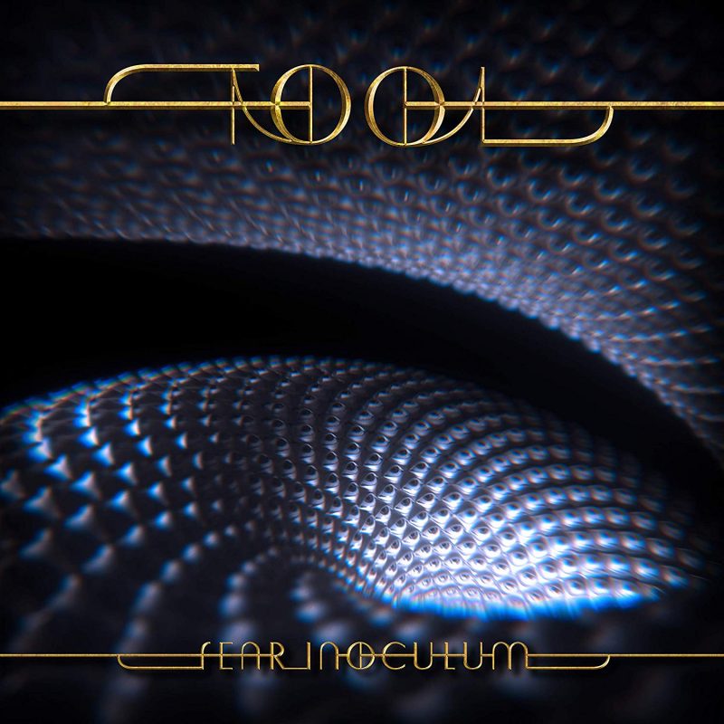 Devo ter escutado o Fear Inoculum do Tool algumas vezes desde que o disco foi lançado, no final de agosto. Depois de muitos anos de espera, eu teria o prazer de escutar alguma coisa nova dessa banda que eu gosto desde quando era adolescente, Precisamente, desde quando vi o video de Stinkfist pela primeira vez. Esse foi meu primeiro contato com a banda e guiou muito do que eu escuto hoje em dia.