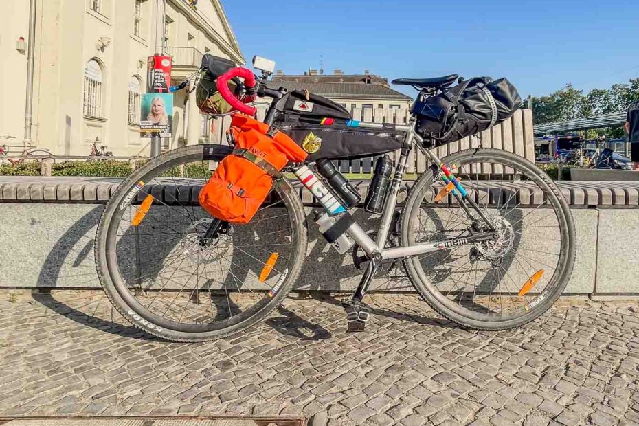 Em setembro de 2024, eu embarquei em um passeio de bicicleta que eu estava planejando há muitos anos. Sai de Berlim e fui até Copenhague num desafio pessoal que foi maior do que algo físico, foi uma aventura cheia de belíssimas paisagens, pequenas cidades e uma sensação de realização mais do que profunda.