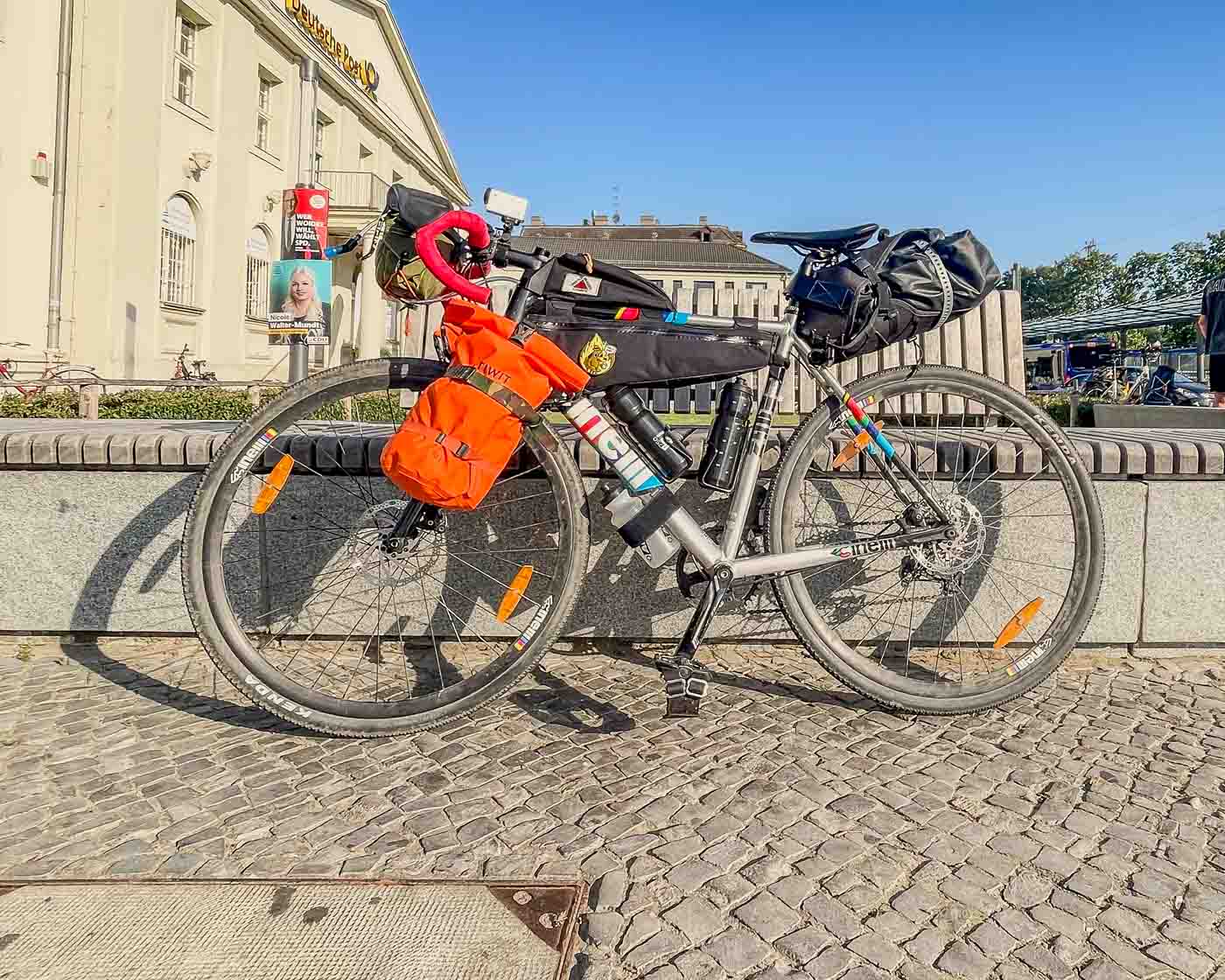 Em setembro de 2024, eu embarquei em um passeio de bicicleta que eu estava planejando há muitos anos. Sai de Berlim e fui até Copenhague num desafio pessoal que foi maior do que algo físico, foi uma aventura cheia de belíssimas paisagens, pequenas cidades e uma sensação de realização mais do que profunda.